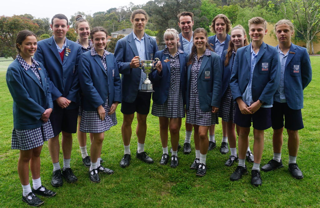 luther-college-captains-take-photo-with-cheong-cup