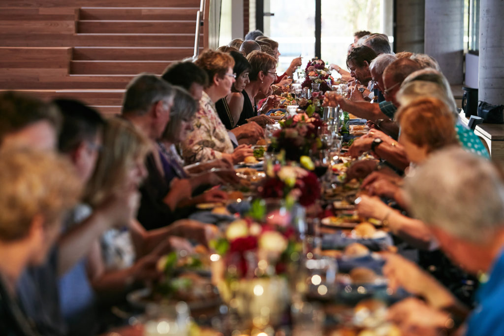 Luther College alumni dine at a lengthy banquet table